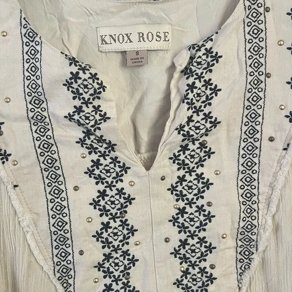 Knox Rose size small white with blue embroidery detail tank top - Picture 3 of 5